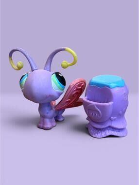 Littlest Pet Shop LPS Purple Butterfly #93 with Accessory.